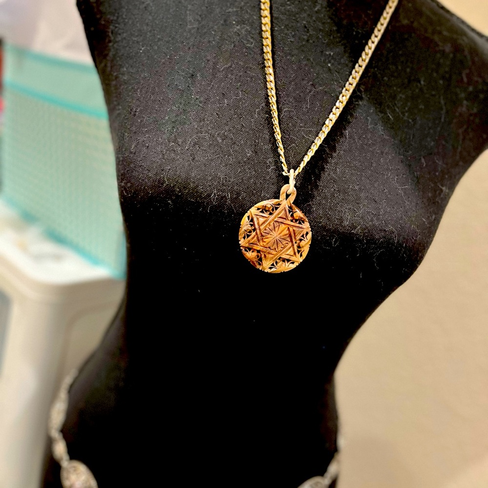 π 3 for $20π N296 STAR OF DAVID Carved, heavy gold chain 24β with 2β wooden pndt - Picture 3 of 8